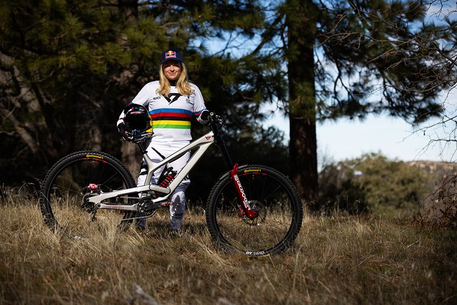 Vali Höll retourne chez YT Industries et intègre le YT MOB