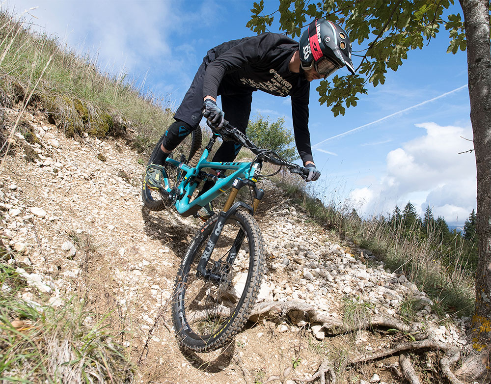 [Pilotage VTT] Les virages : l'épingle