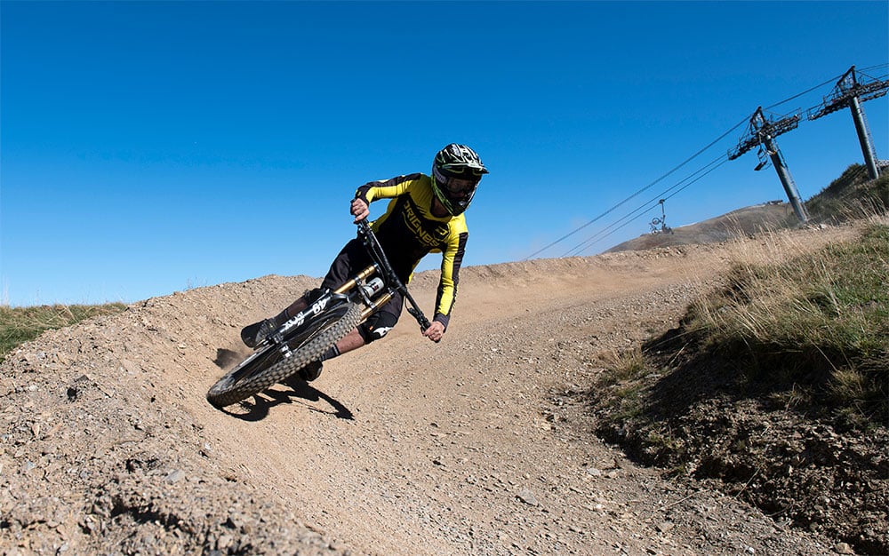 [Pilotage VTT] Les virages : virage relevé