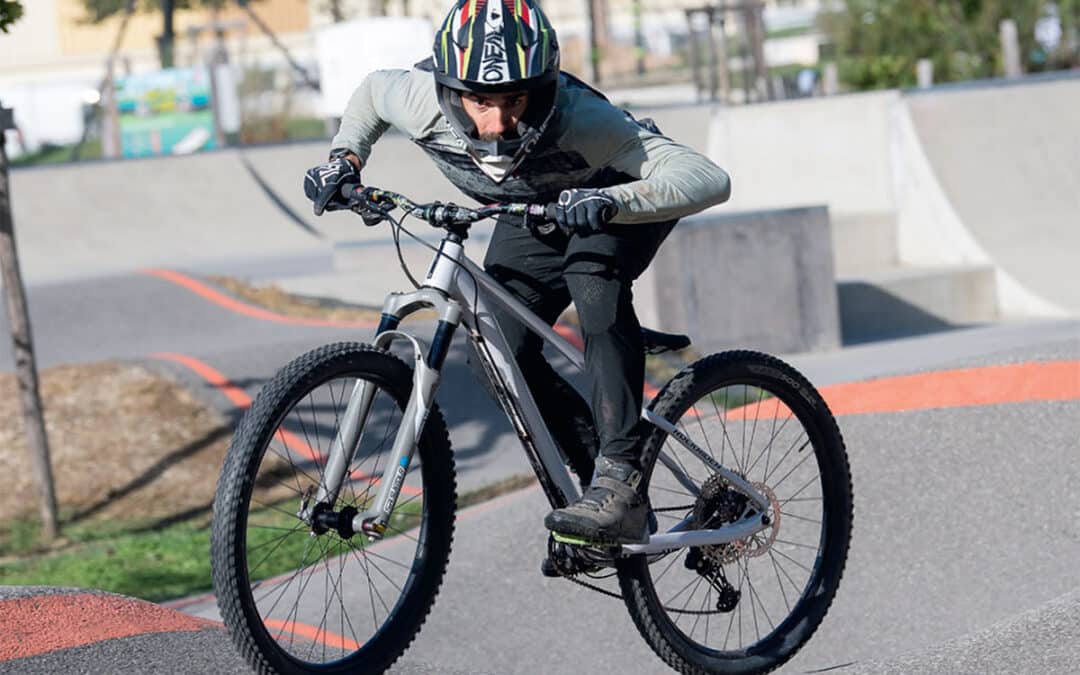 Progression en VTT : techniques de roulage surgonflé et à profil slick