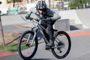 Progresser en technique : le roulage surgonflé et/ou à profil slick en VTT