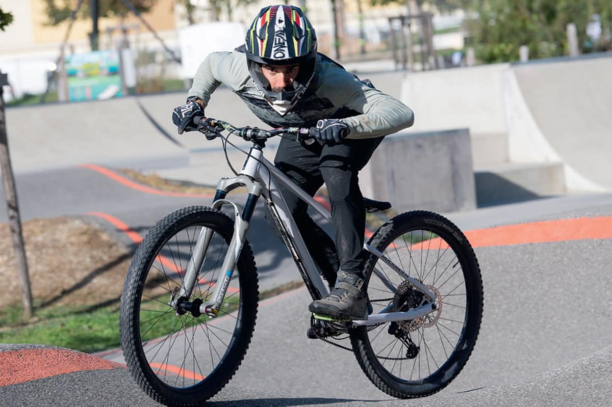 Progresser en technique : le roulage surgonflé et/ou à profil slick en VTT