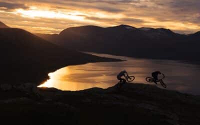 Martin Söderström et Scotty Laughland explorent le Norway Trail E-Xplorer